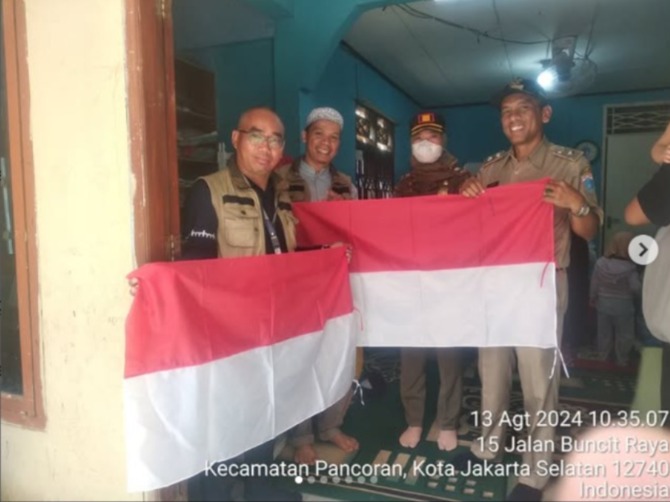 Gerakan-Pembagian-Bendera-Merah-Putih-dalam-rangka-memeriahkan-dan-mensukseskan-Hari-Ulang-Tahun-Proklamasi-Kemerdekaan-Republik-Indonesia-ke-79-Tahun-2024