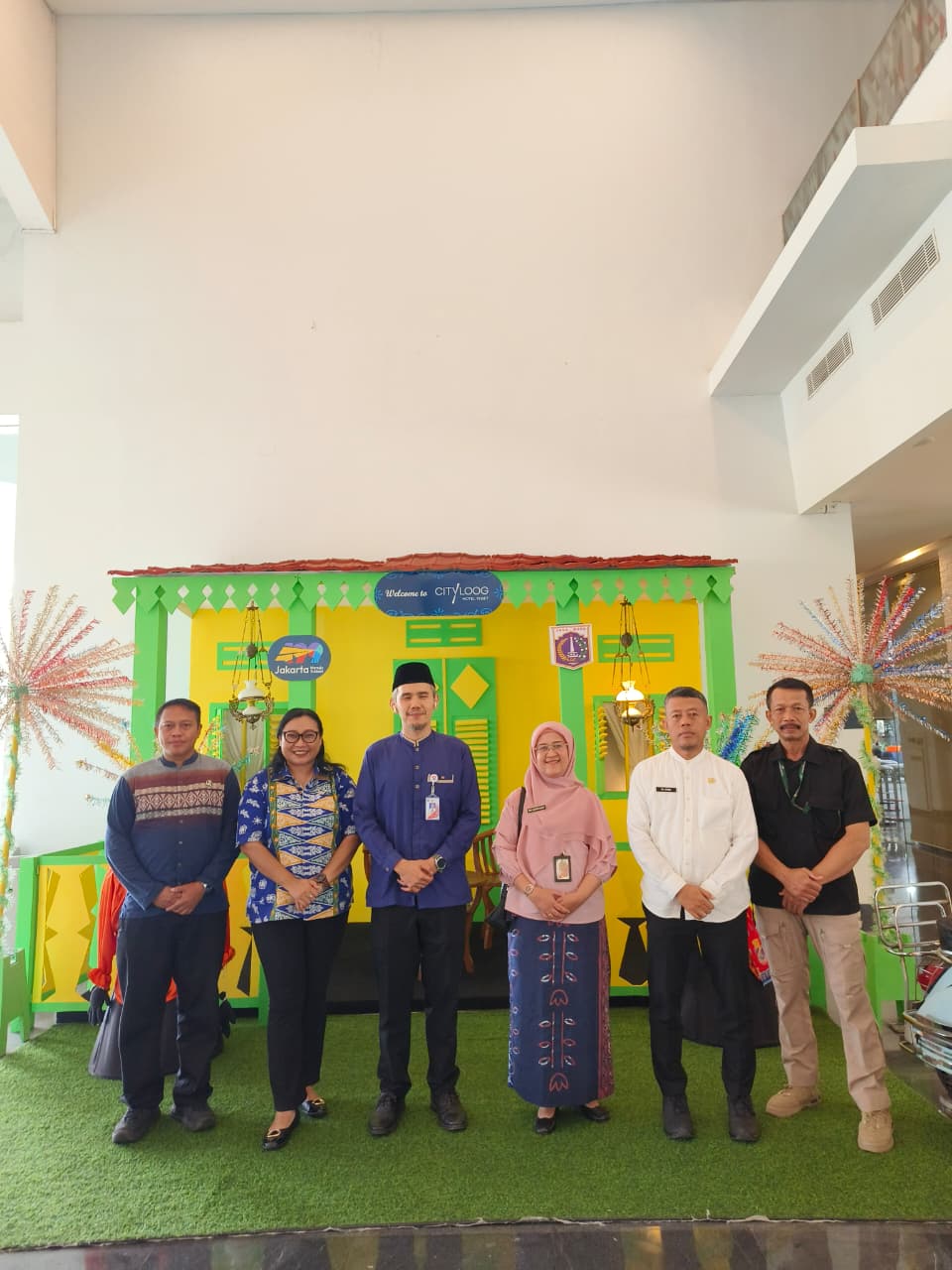 KOORDINASI-PENATAAN-TAMAN-DI-DEPAN-HOTEL-CITYLOG-TEBET