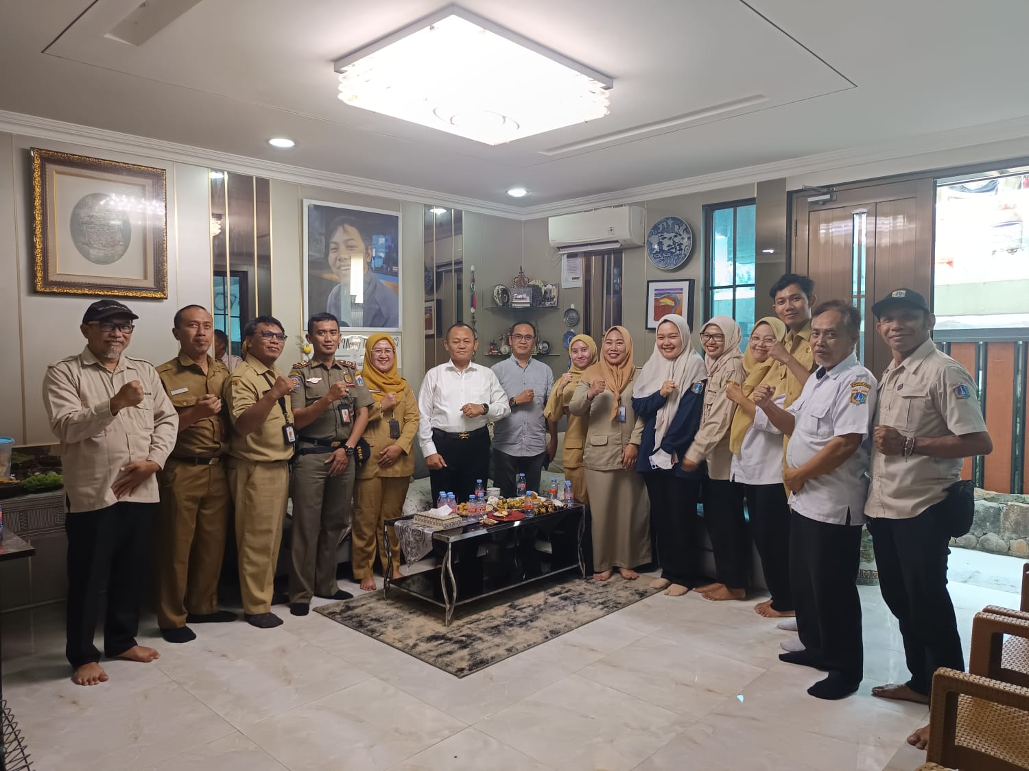 Kunjungan-Silaturahmi-Lurah-Bersama-Jajaran-ASN-Satpol-PP-dan-PJLP-Kelurahan-Manggarai-Selatan