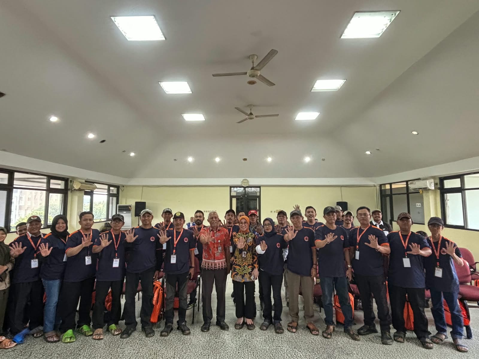 Peningkatan-Kapasitas-Petugas-Kelurahan-dalam-Pengoperasian-Peralatan-Kedaruratan-Bencana-Tingkat-Kecamatan-Tebet
