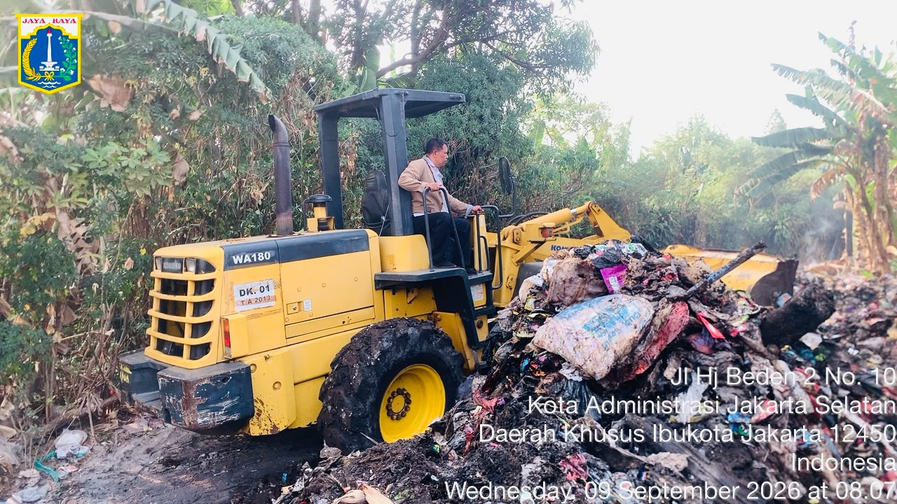Menindak-Lanjut-CRM-Terkait-Tumpukan-Sampah-di-lokasi-Jl-H-Beden-RT-RT010002-Kelurahan-Pondok-Labu-Kecamatan-Cilandak