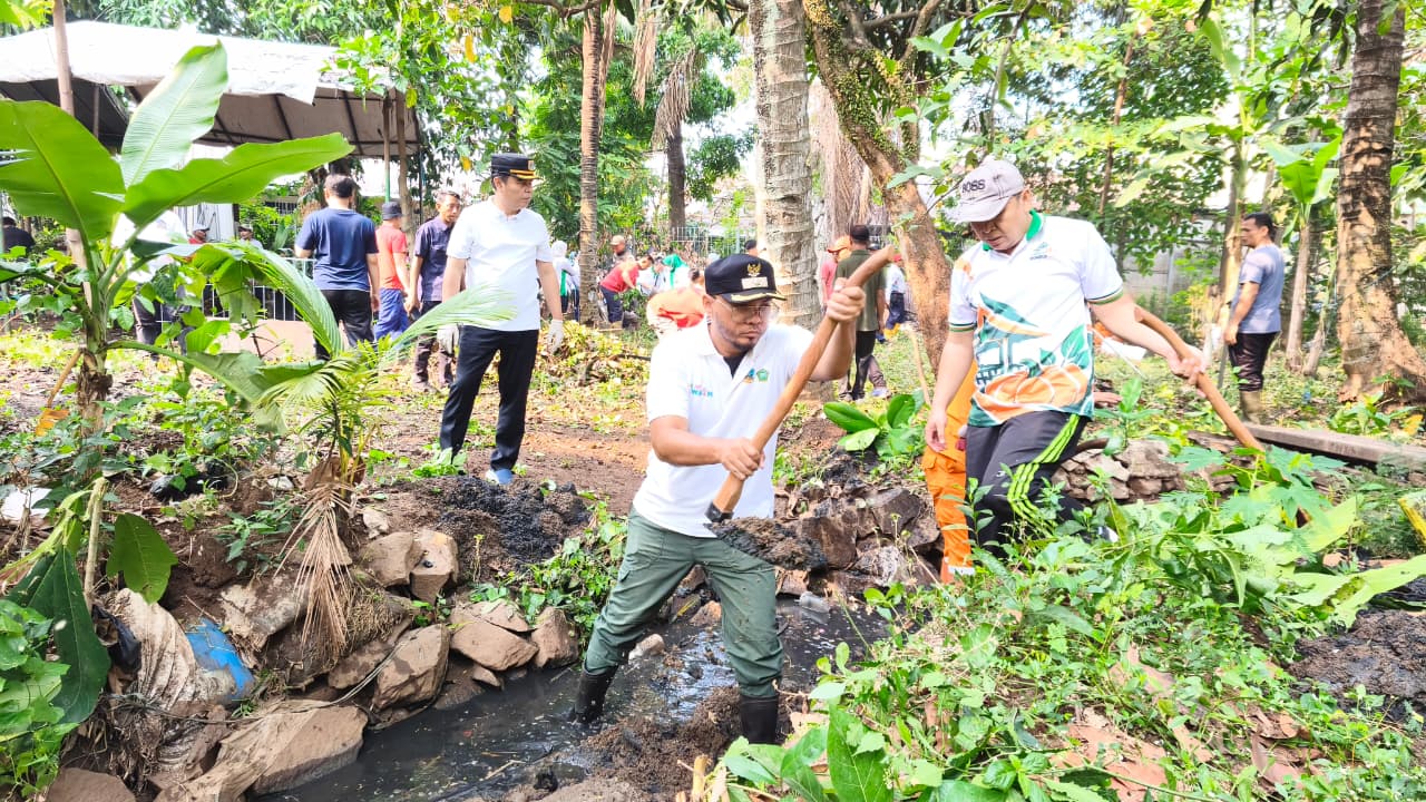 Jakarta-Selatan-Bergerak-Bersama-Perkuat-Sinergi-Lintas-Sektor-Dalam-Kerja-Bakti-Serentak-Di-Kelurahan-Pondok-Labu
