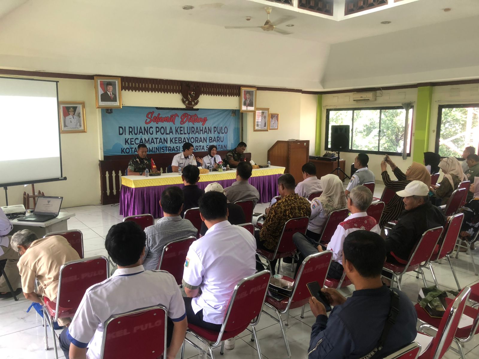 Rapat-RT-RW-dan-LMK-Bahas-Pergub-522-Tahun-2025