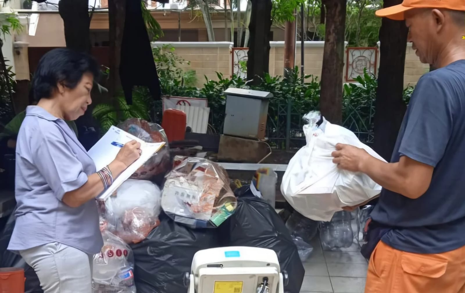 Penimbangan-Bank-Sampah-Sedap-Malam-RW-03