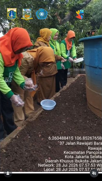 TP-PKK-Rawajati-Tanam-Bawang-Merah-dan-Jagung-Serentak