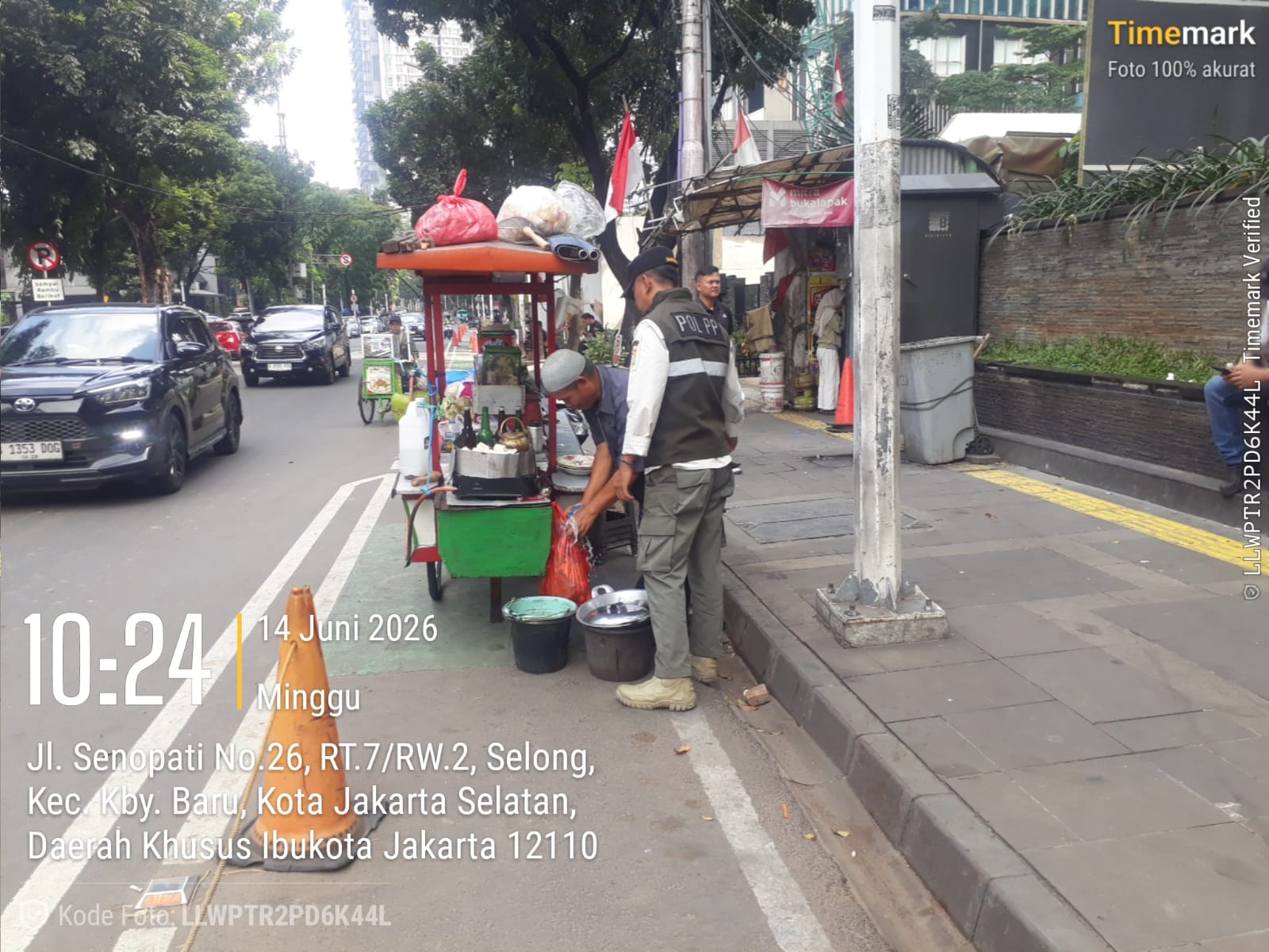 Teguran-kepada-Pedagang-yang-berdagang-bukan-pada-tempatnya-di-JlSenopati-14-Juni-2026