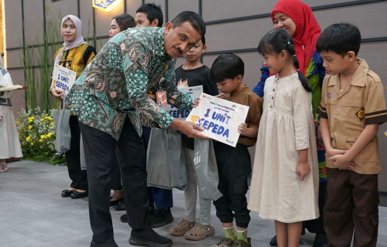 Penyerahan Penghargaan kepada Peserta Baca Jakarta 2 dan IKRA 2