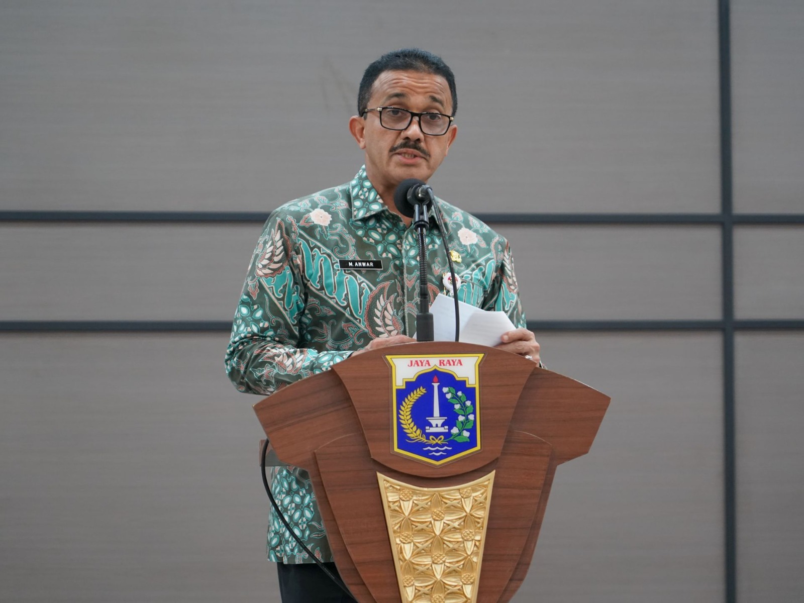 Penyerahan Penghargaan kepada peserta Baca Jakarta 2 dan IKRA 2