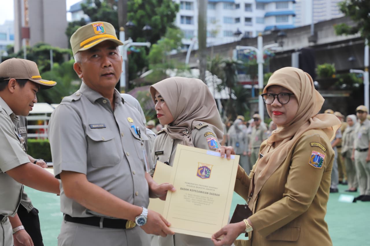 20 Tahun Lebih Mengabdi, Tiga ASN Kota Jaksel Diberikan Penghargaan