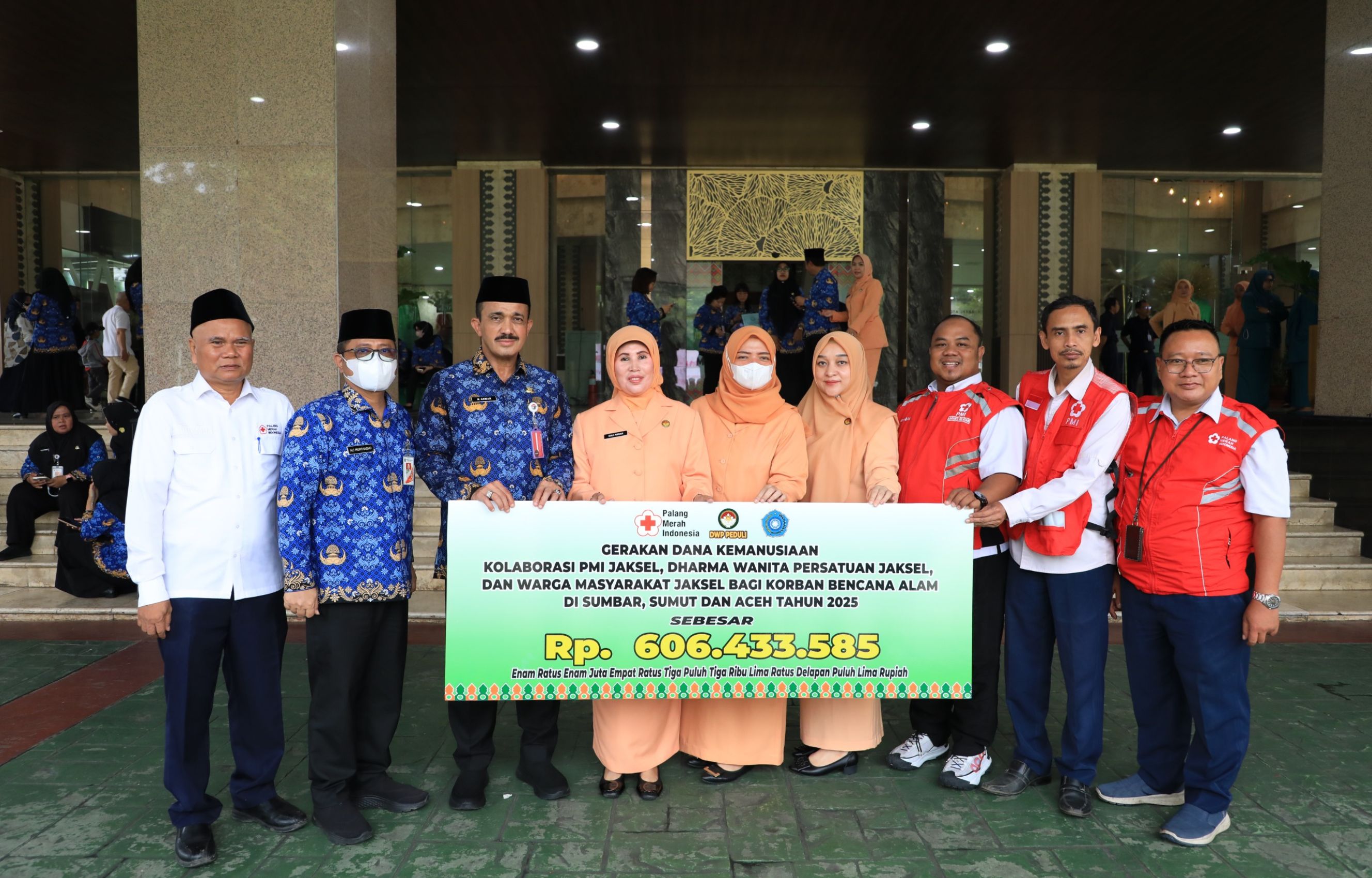Peringatan Hari Ibu Ke-97, Kolaborasi PMI Jaksel, DWP Jaksel dan Warga Jaksel Bantu Korban Bencana Sumatera