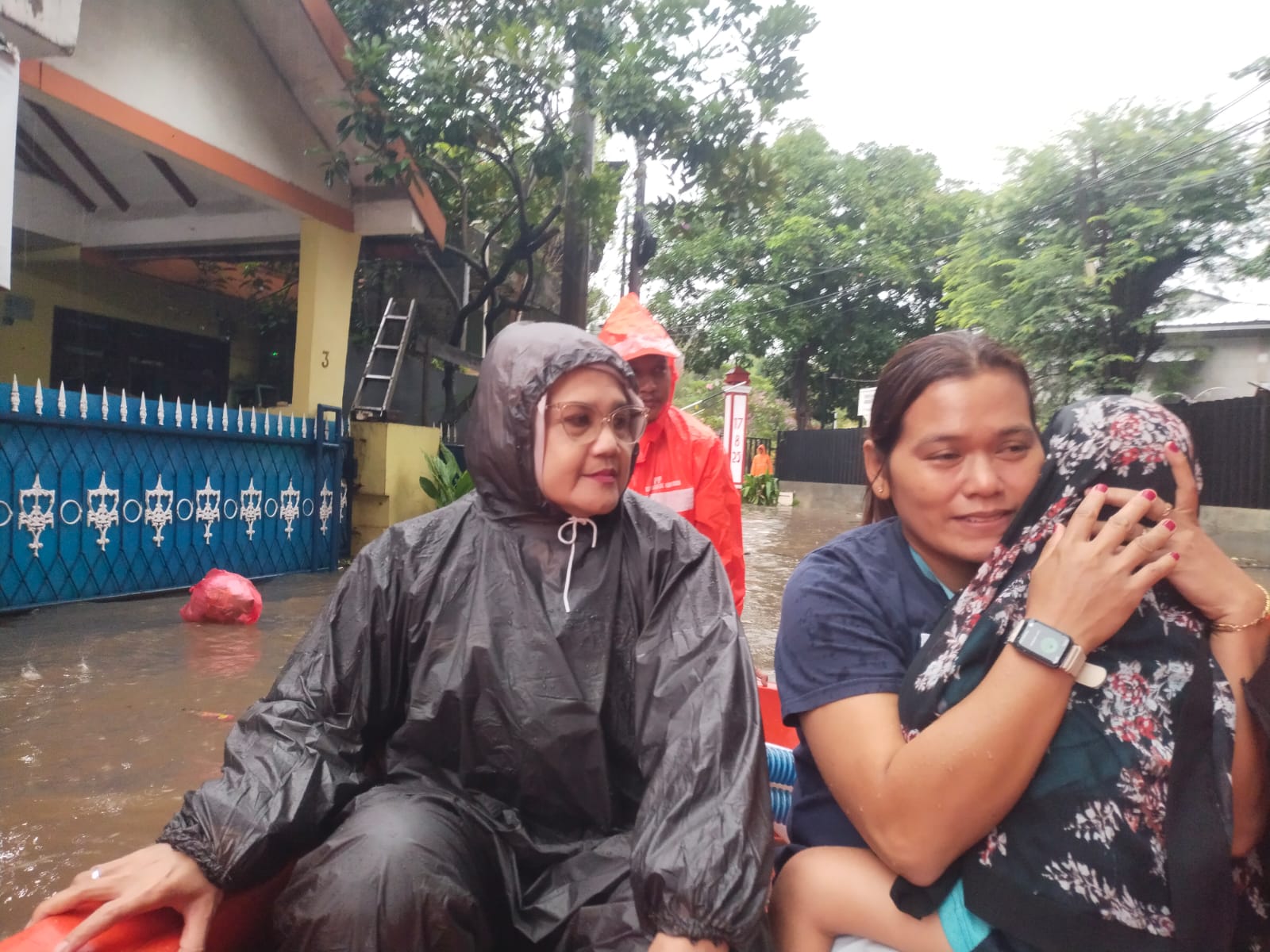 Jalan NIS Tergenang, PPSU Cilandak Timur Bantu Mobilitas Warga