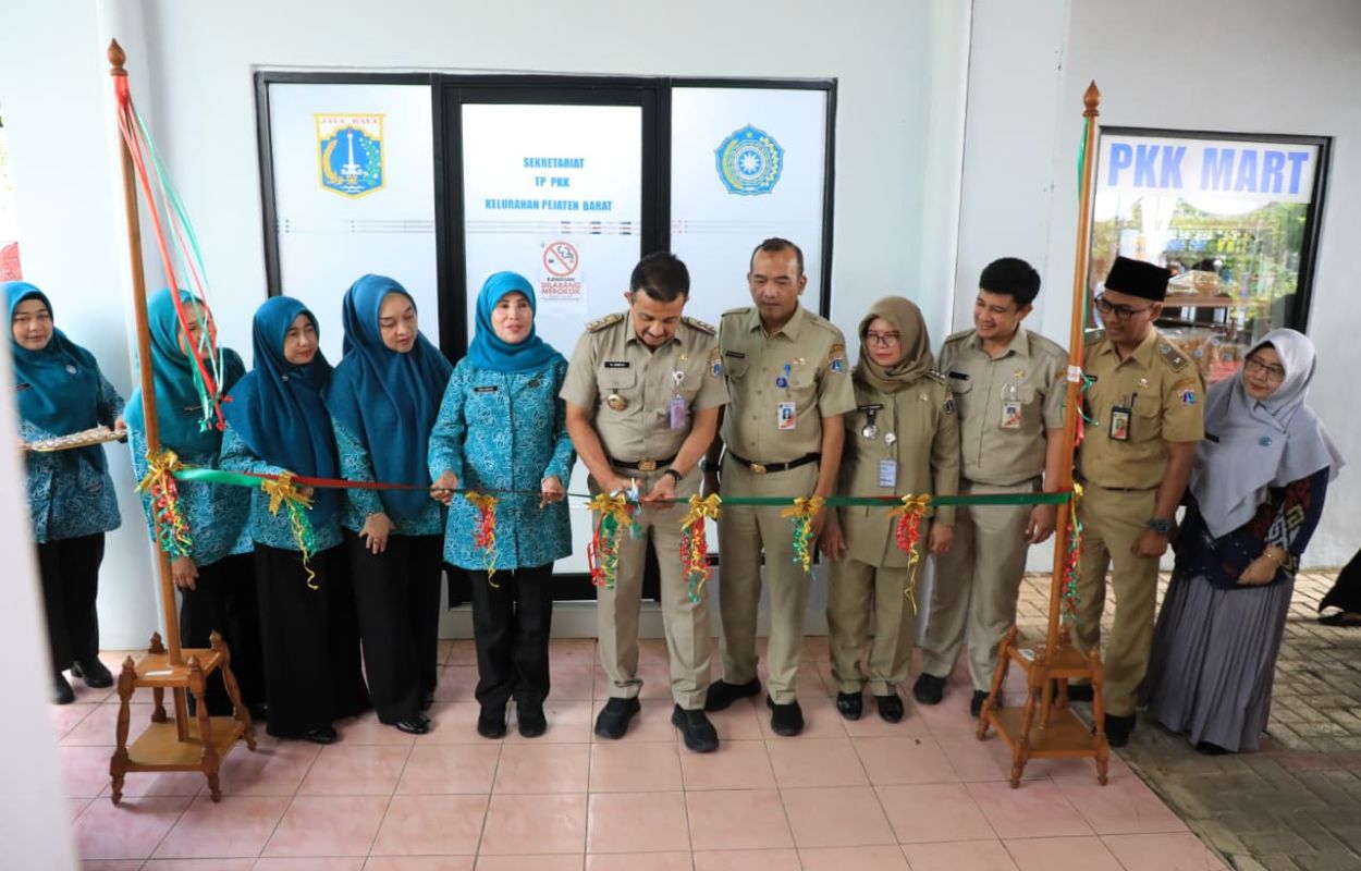 Walikota dan Ketua TP PKK Resmikan Taman Bermain Literasi dan Pojok Baca di Kantor Kelurahan Pejaten Barat