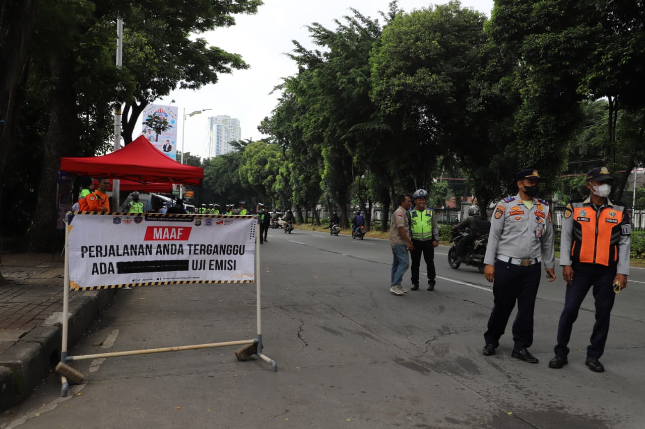 Sudin LH Jaksel Gelar Uji Emisi di Jalan Raya Tanjung Barat