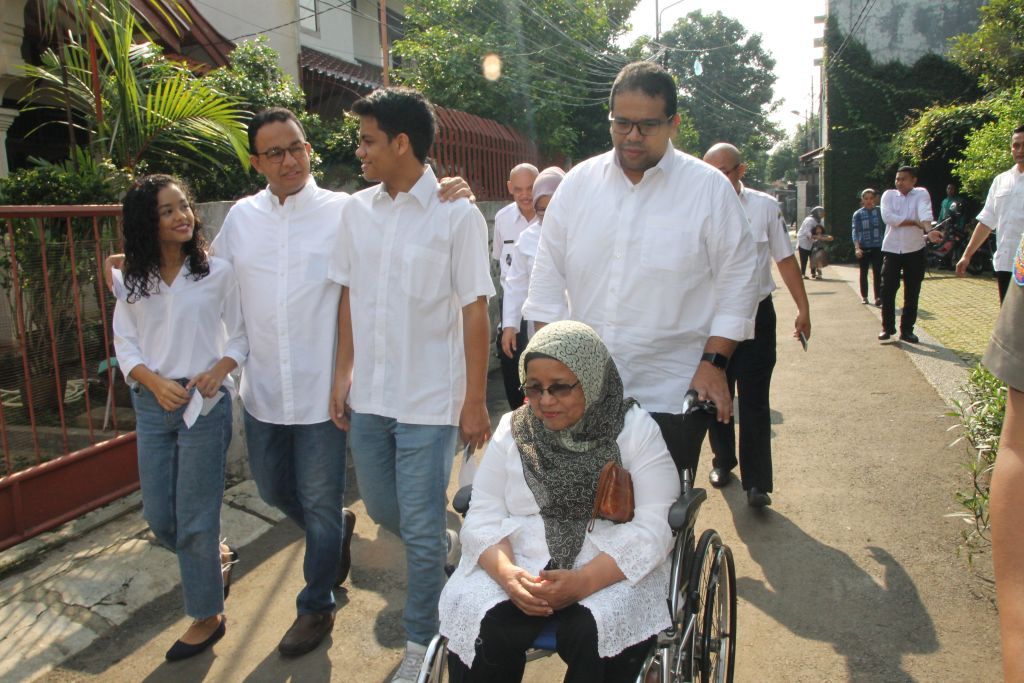 Gubernur Anis Baswedan menggunakan Hak Pilihnya