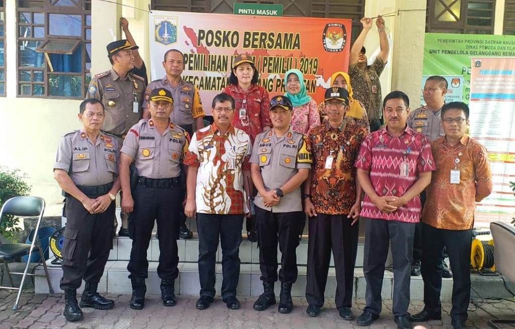 Monitoring Rekapitulasi Kotak Suara Oleh Wali Kota Jakarta Selatan