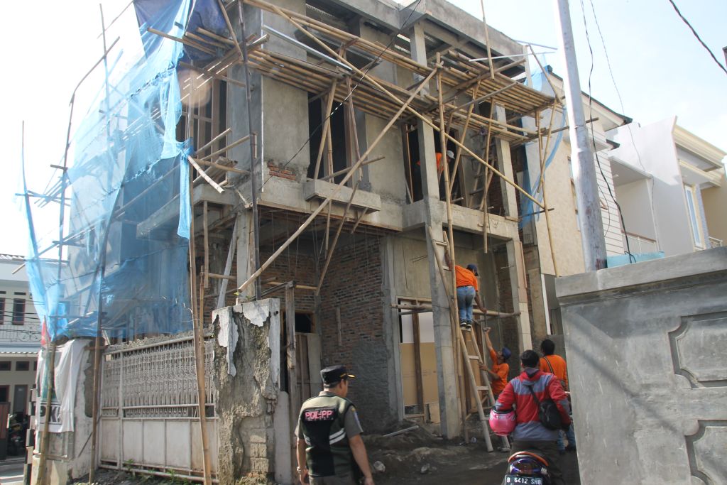 Penertiba Bangunan Tanpa IMB Kel. Tanjung Barat