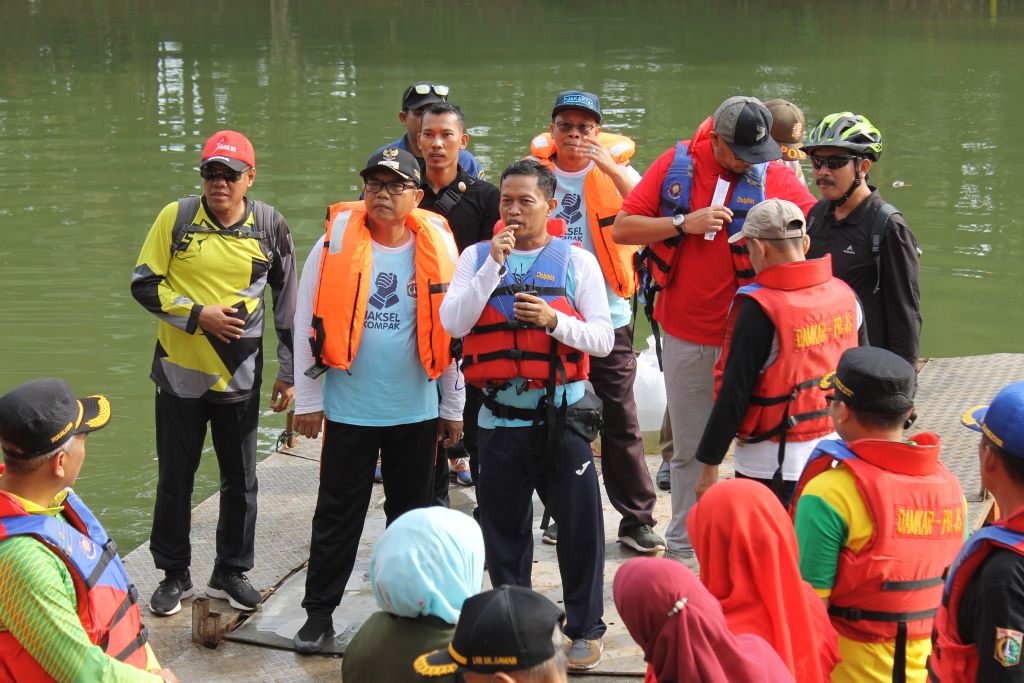 Sudin KPKP Kota Jakarta Selatan Restocking Ikan Nila