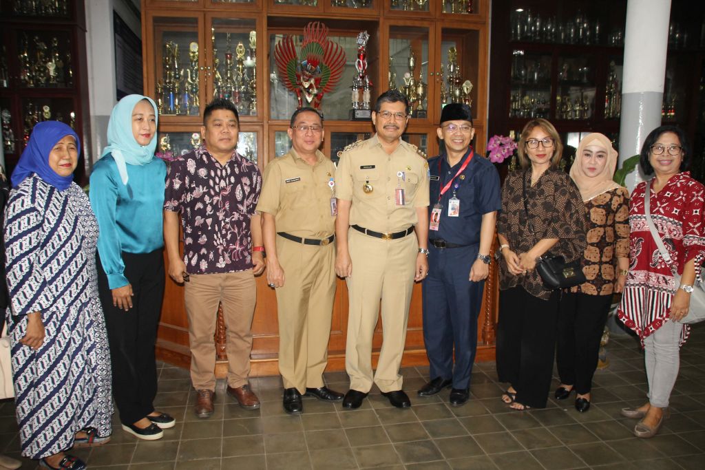 Wali Kota Jakarta Selatan Marullah Matali Kunjungi SMA 3