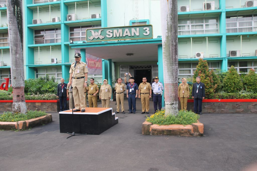 Wali Kota Jakarta Selatan Marullah Matali Kunjungi SMA 3