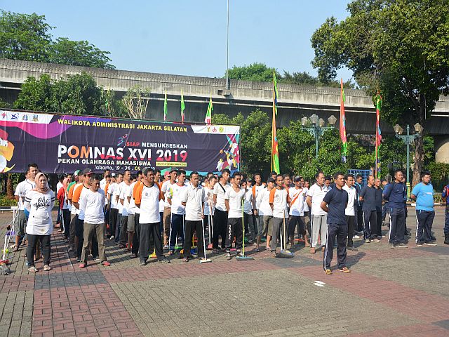 128-petugas-bersih-bersih-kantor-wali-kota-jaksel