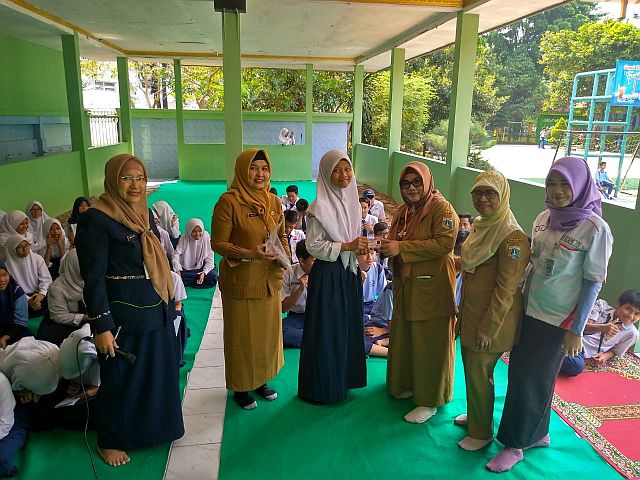 130-kia-disalurkan-untuk-siswa-smpn-124-jakarta