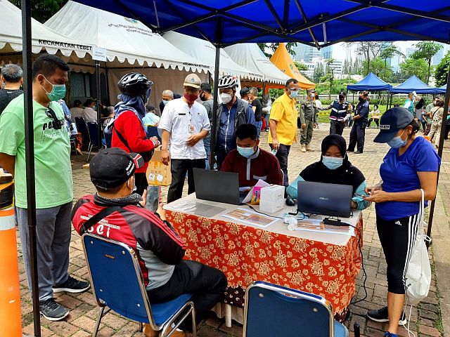 143-lansia-di-karet-kuningan-sudah-vaksin-covid-19-tahap-dua