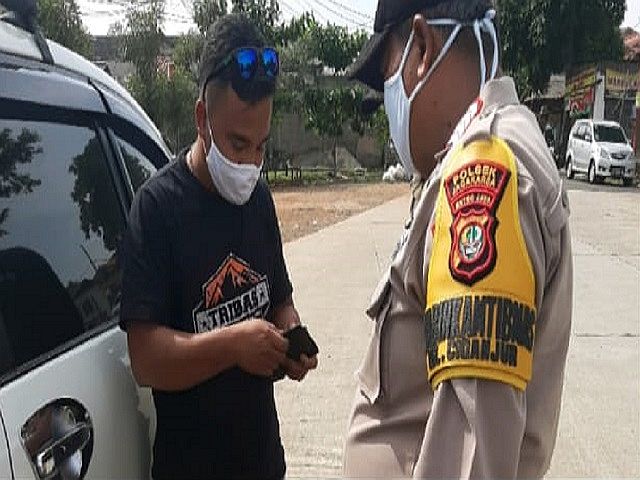15-warga-langgar-psbb-di-ciganjur-diberikan-sanksi-sosial