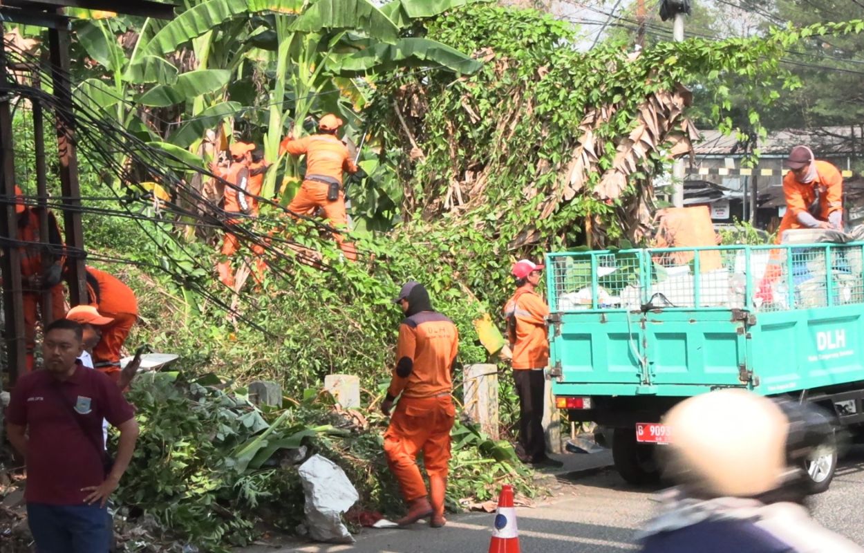 Kelurahan-Bintaro-Bersih-bersih-di-Kawasan-Perbatasan-Jaksel-Tangsel