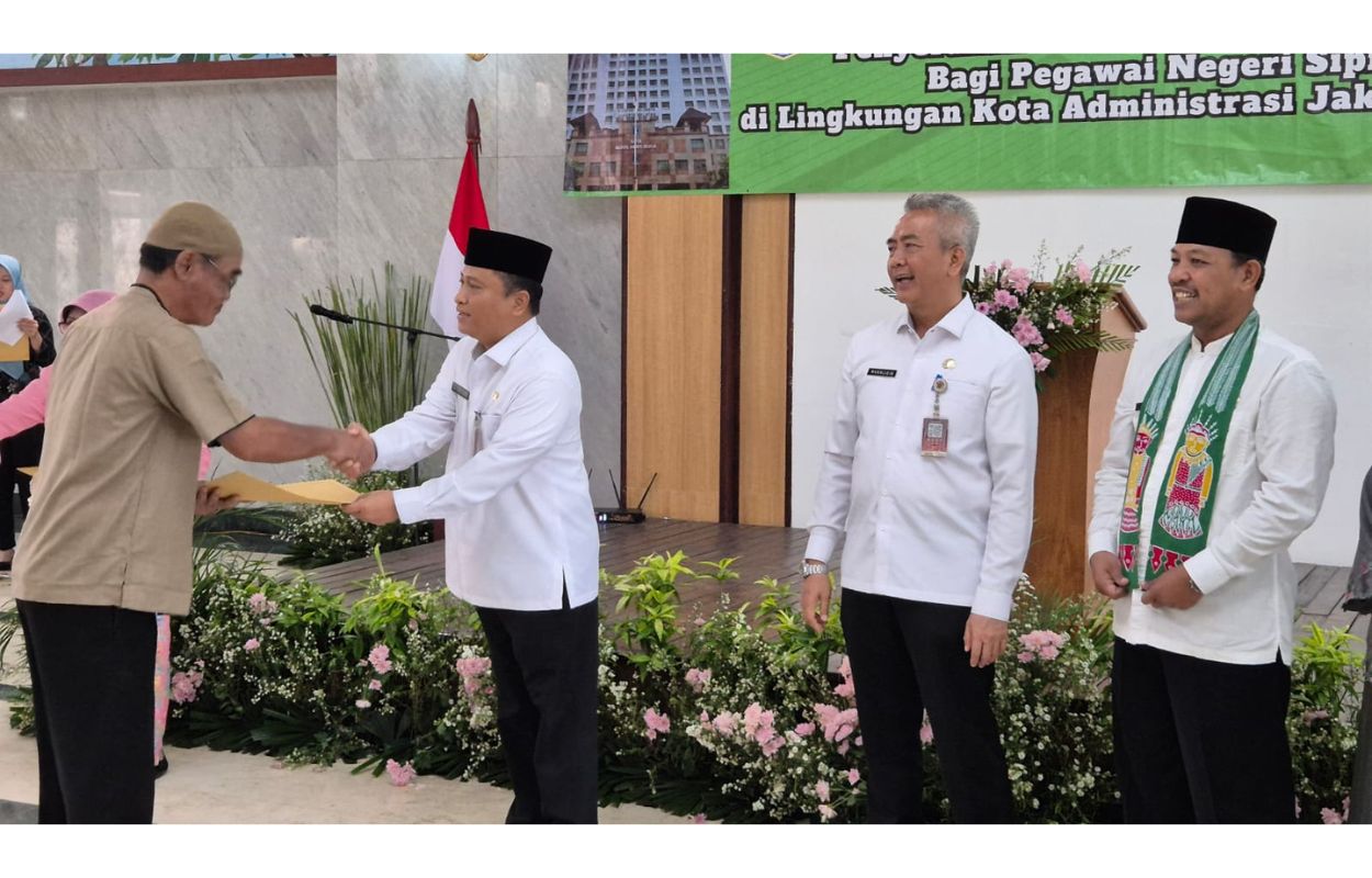 22-PNS-di-Lingkungan-Kota-Jaksel-Dapat-SK-Pensiun