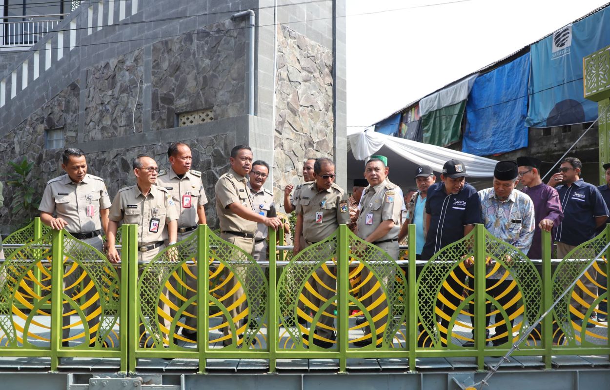 Walikota-Jaksel-Resmikan-Jembatan-Pulpen