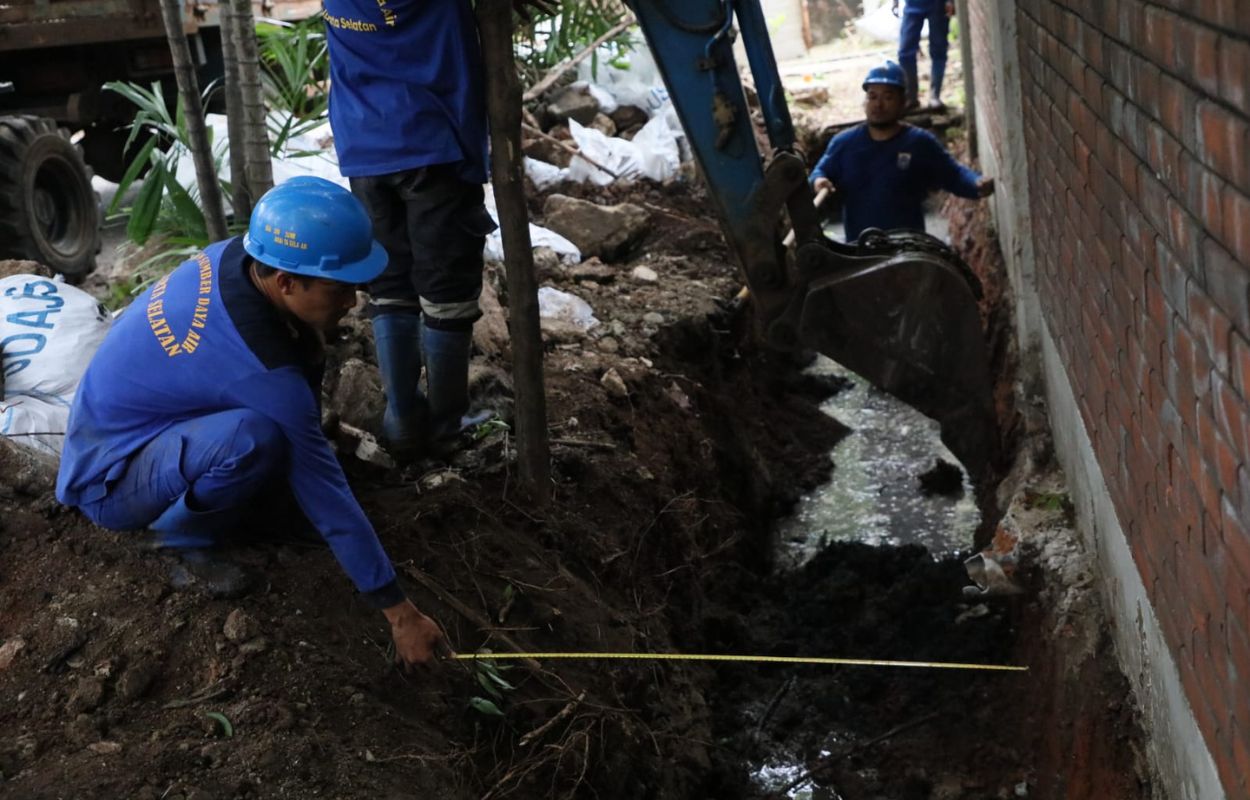 Saluran-Air-di-Jalan-Brawijaya-I-Kelurahan-Pulo-Dinormalisasi