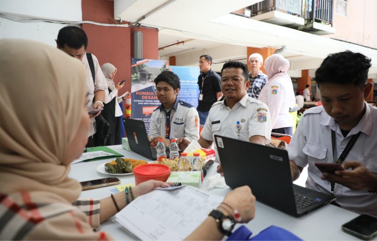 Permudah-Warga-UP-PMPTSP-Kecamatan-Pesanggrahan-Lakukan-Pelayanan-Jebol