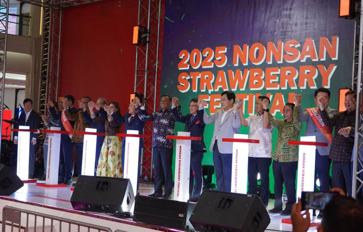 Walikota-Jaksel-Hadiri-Pembukaan-Festival-Strawberry-Nonsan