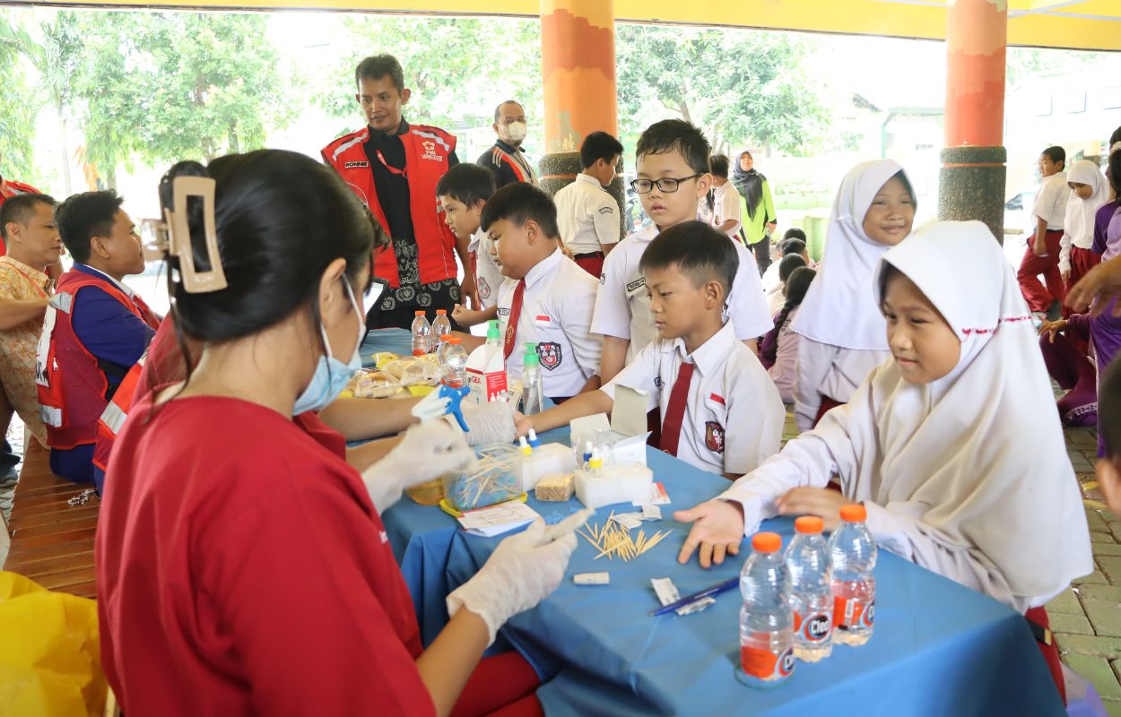 PMI-Jaksel-Gelar-Pemeriksaan-Kesehatan-dan-Golongan-Darah-di-SDN-Bintaro-05