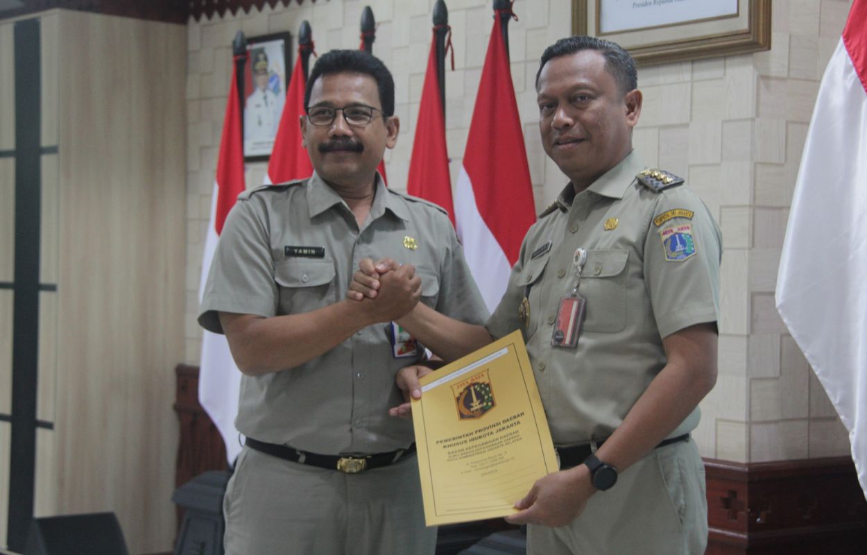 Walikota-Serahkan-Puluhan-SK-Pensiun-PNS-di-Lingkungan-Kota-Jaksel
