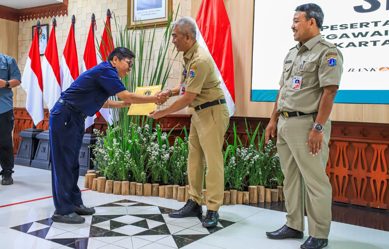 23-PNS-Jaksel-Terima-SK-Pensiun