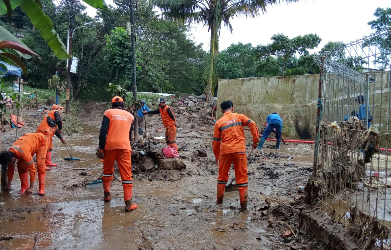 Kelurahan-Pejaten-Timur-dan-Rawajati-Bersih-bersih-Pasca-Banjir