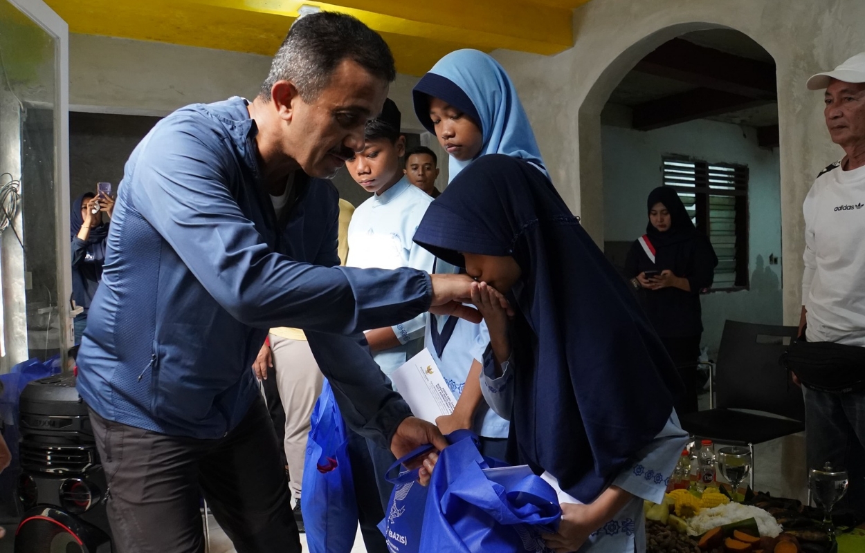 Walikota-Jaksel-Berikan-Santunan-pada-42-Anak-Yatim-di-Musala-Al-Huda