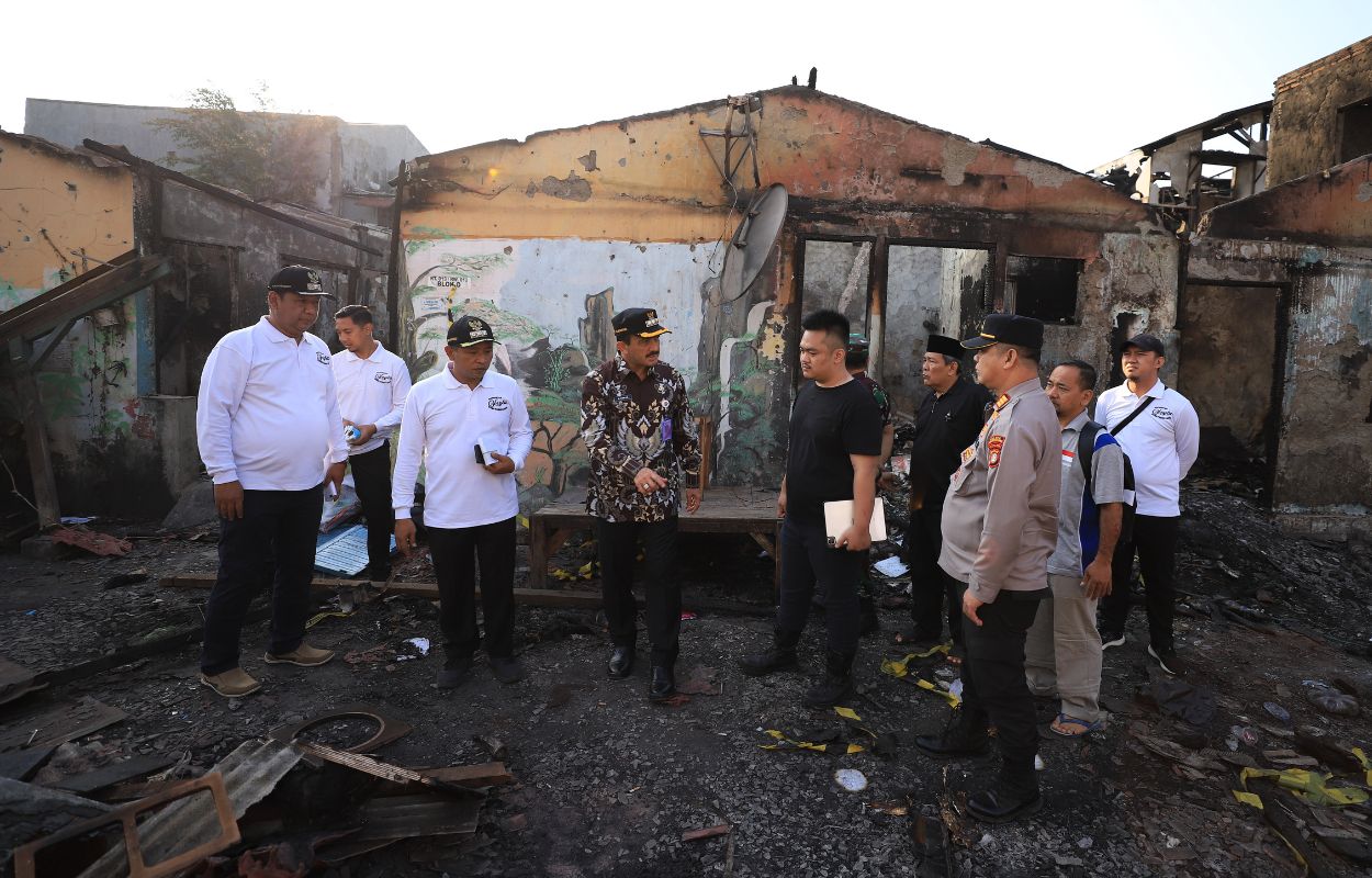 Walikota-Jaksel-Pimpin-Kerja-Bakti-Bersih-bersih-Pasca-Kebakaran-di-Grogol-Utara