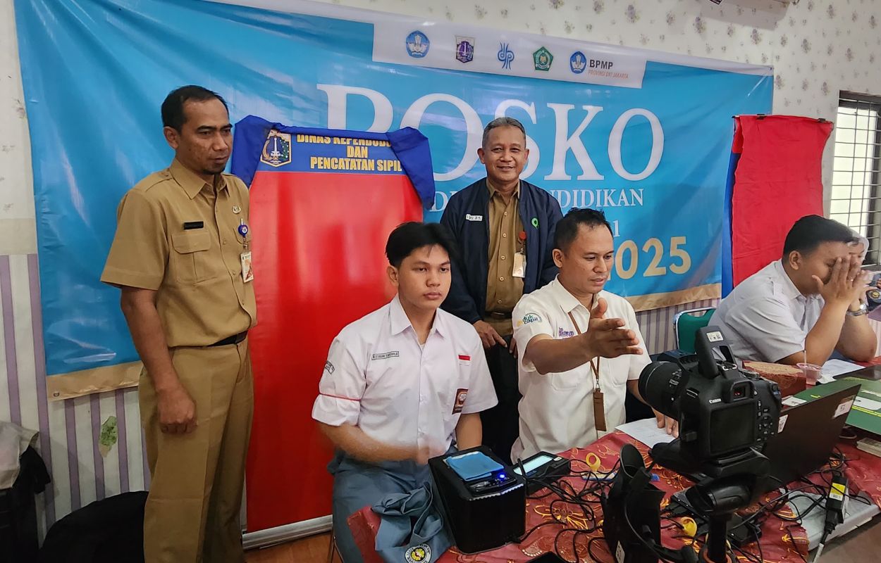 174-Pelajar-SMAN-34-Jakarta-Manfaatkan-Layanan-Jemput-Bola-Dukcapil