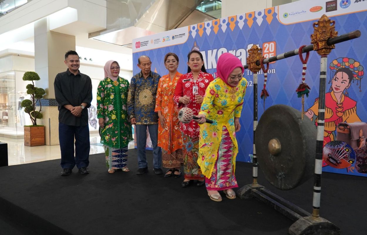 Wakil-Ketua-Dekranasda-DKI-Buka-Pameran-JAKCraft-2025-di-Kota-Kasablanka