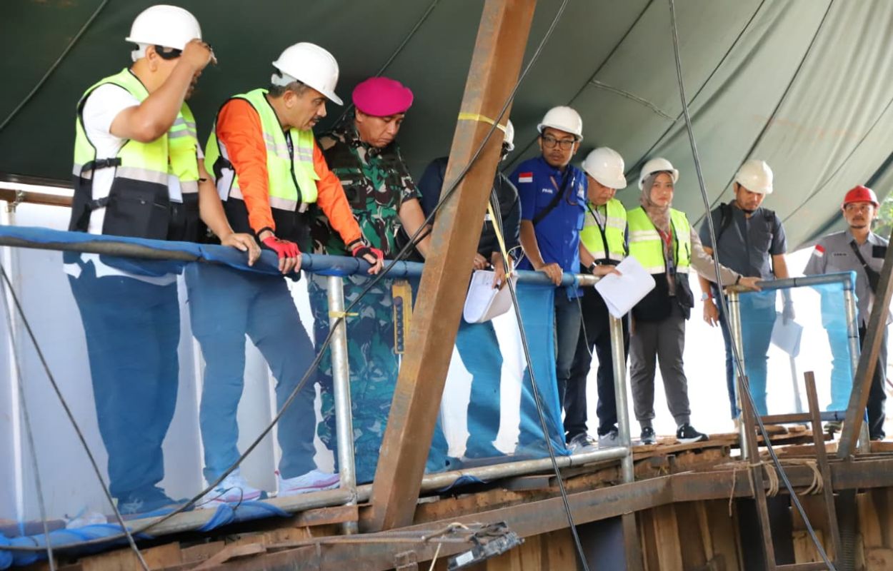 Walikota-M-Anwar-Tinjau-Pembangunan-Saluran-Air-di-Mako-Marinir