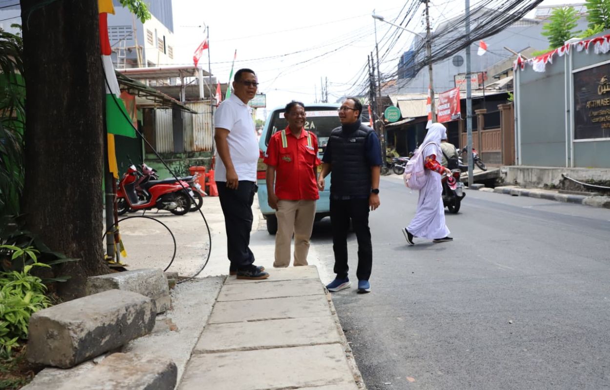 Respon-Keluhan-Warga-Sudin-SDA-Rapikan-Jalan-di-Kebon-Baru