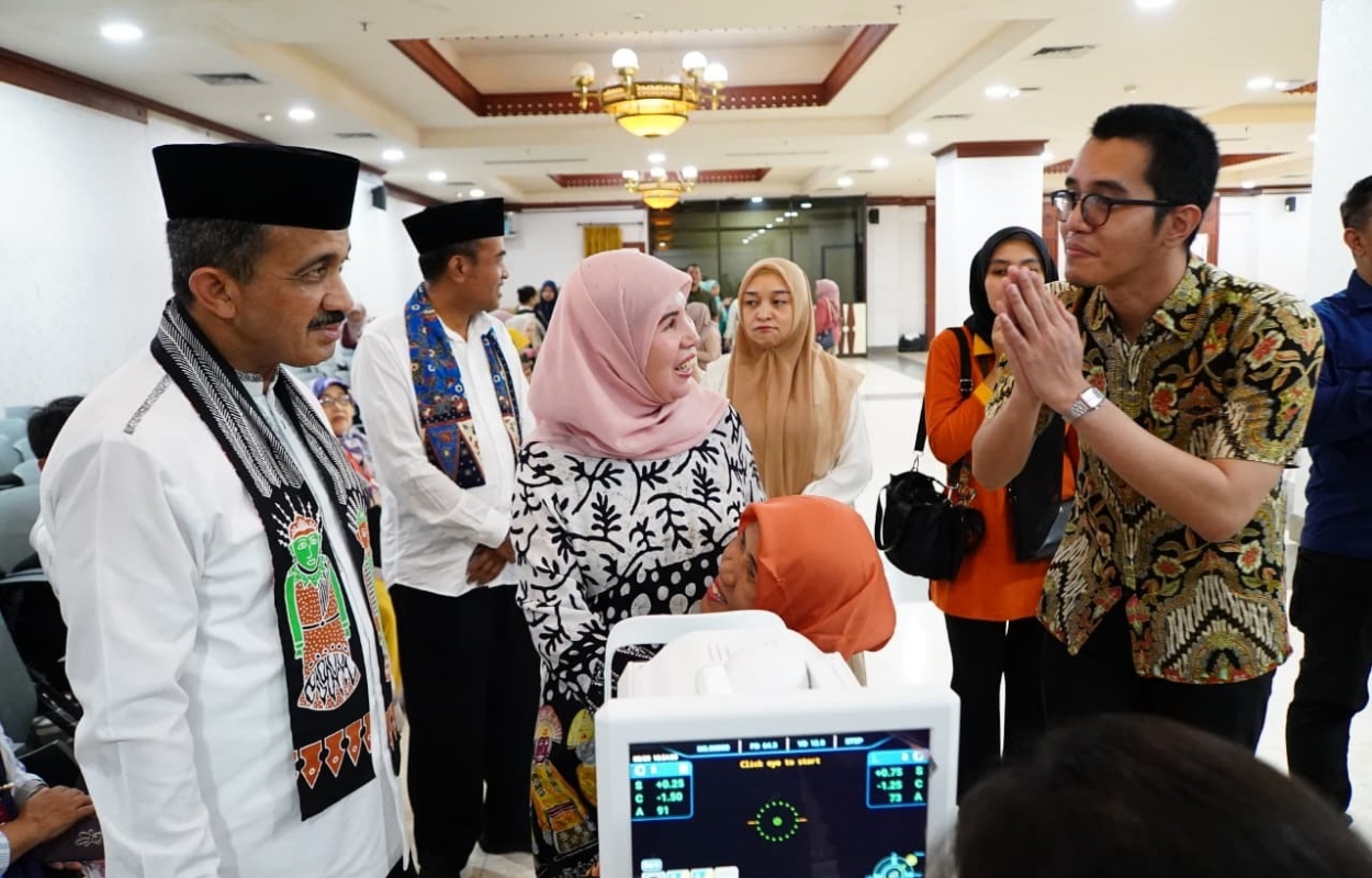 TP-PKK-Jaksel-Bersama-Optik-Melawai-Bagikan-1000-Kacamata-Gratis