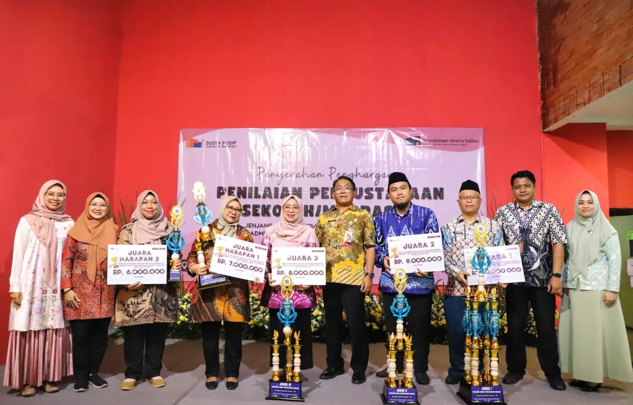 Sudin-Pusip-Berikan-Penghargaan-Pada-Pemenang-Lomba-Penilaian-Perpustakaan