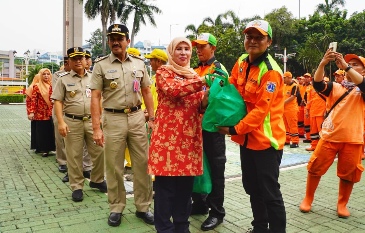 DWP-Jaksel-Kembali-Salurkan-Paket-Sembako-Untuk-Pasukan-Pelangi