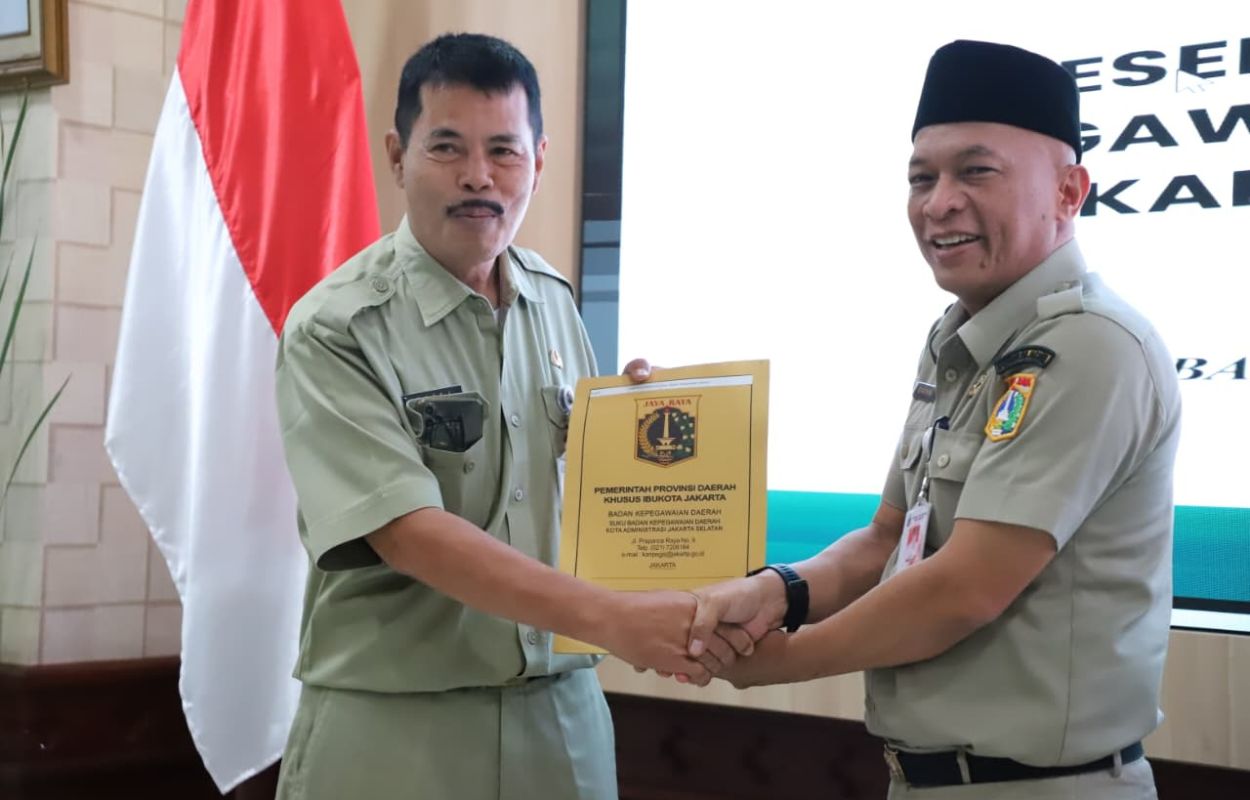 30-PNS-di-Lingkungan-Kota-Jaksel-Terima-SK-Pensiun