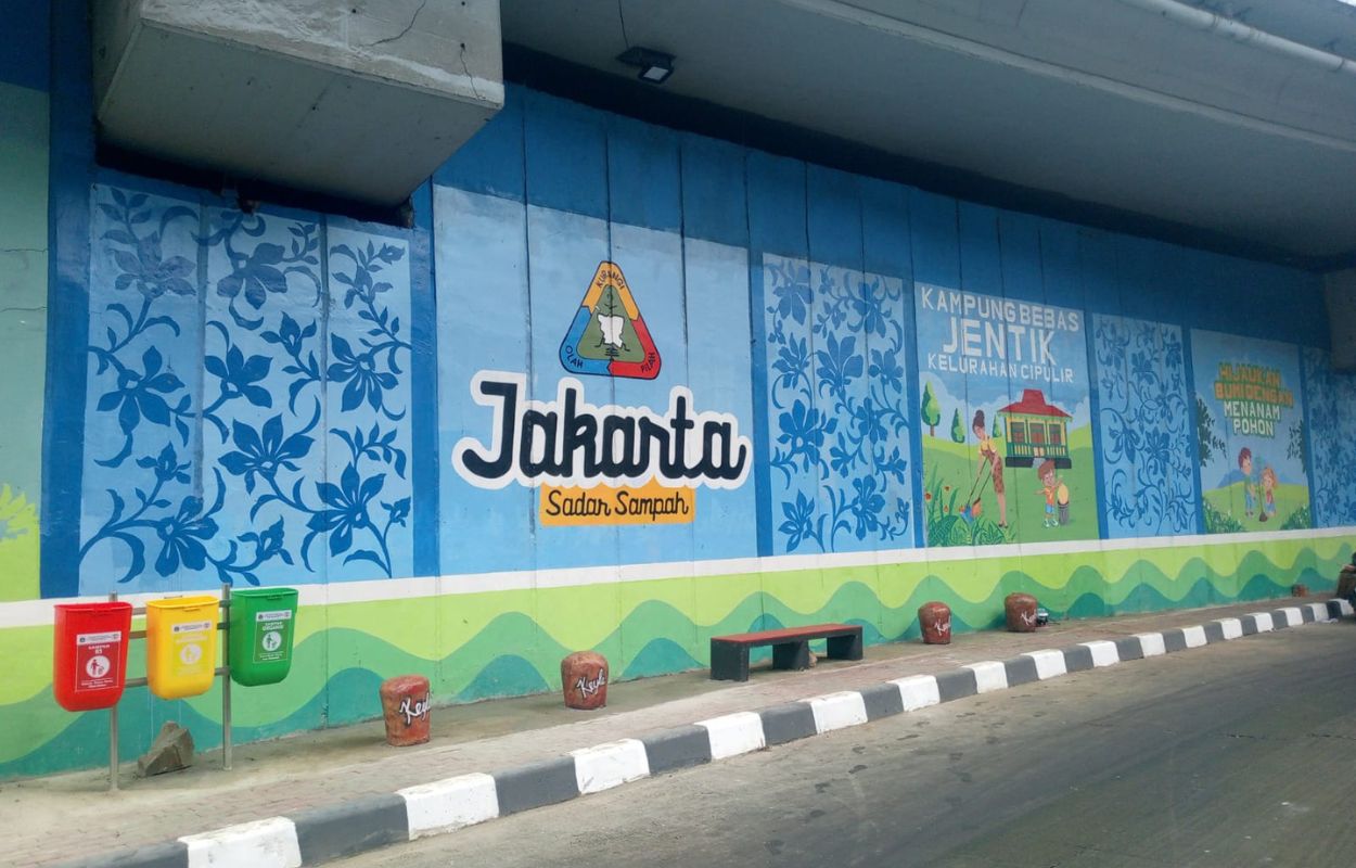 Kelurahan-Cipulir-Hiasi-Kolong-Flyover-Kebayoran-Lama-Dengan-Mural