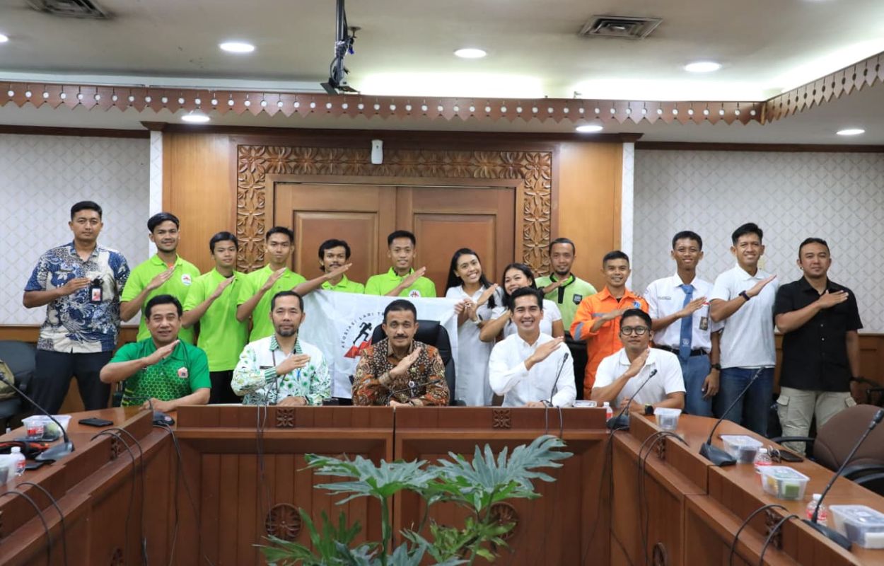 Walikota-M-Anwar-Lepas-Atlet-Lari-Trail-Jaksel-Menuju-Jakarta-Open-Trail-Run