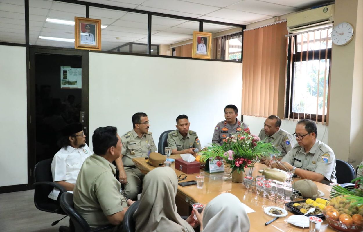 Walikota-M-Anwar-Minta-Kecamatan-Jagakarsa-Segera-Tangani-Genangan-di-Jalan-Raya-Lenteng-Agung